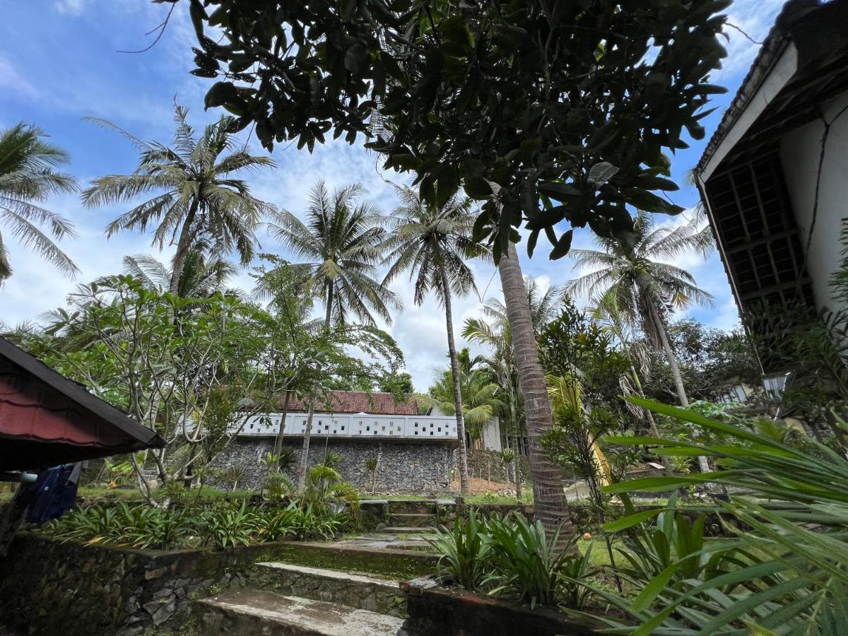 Kuta Circle Homestay Exterior photo