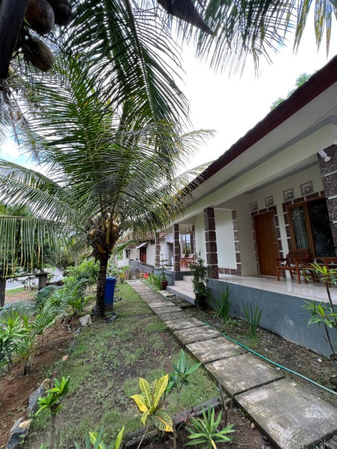 Kuta Circle Homestay Exterior photo