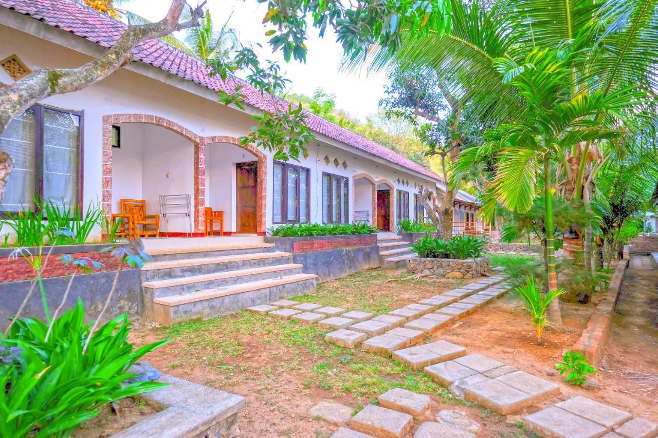 Kuta Circle Homestay Exterior photo